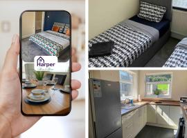 4bed By Harperletting Short Lets & Serviced Accommodation Hawarden With Free WiFi, hotell i Hawarden
