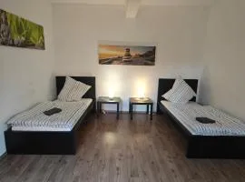 Work and Stay Selfkant Ganzes Haus 9 Zimmer, 18 Betten,5 Badezimmer,2 Küchen, Terrasse, 380 Qm, 3 Etagen