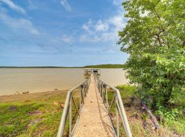 Lakefront Eufaula Vacation Rental with Private Dock, holiday home in Eufaula