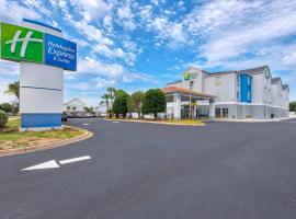 Holiday Inn Express Destin E - Commons Mall Area by IHG, cheap hotel in Destin