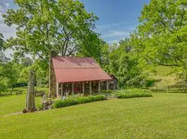 Ferrum Rustic Cabin in the Valley with Fire Pit、Ferrumの別荘