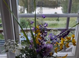 Embracing nature's Swedish house, cottage di Ludvika