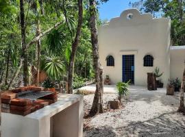 If you enjoy nature, La Antigua is the place, hôtel à Leona Vicario