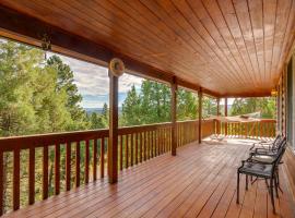 Alton Cabin with Deck about 2 Mi to Dixie Natl Forest!, villa in Long Valley Junction