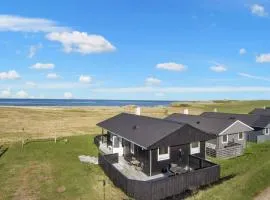 Family Holiday Home by North Sea