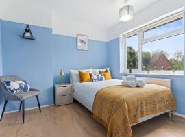 Beautiful 5 Bedroom House in Aylesbury free Parking PENN ROAD, hotel i Buckinghamshire