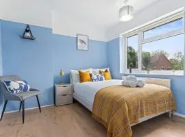 Beautiful 5 Bedroom House in Aylesbury free Parking PENN ROAD