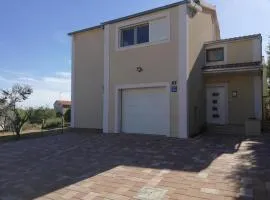 Apartments for families with children Kastel Stafilic, Kastela - 23058