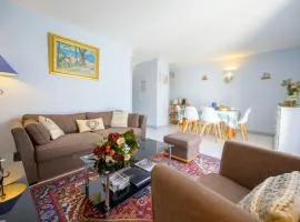 Well placed apartment with courtyard 300m from port