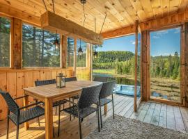 Les Bois&eacute;s de la rivi&egrave;re noire, glamping site in Sainte-Em&eacute;lie