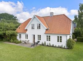 Nice Home In Snderborg With Kitchen、セナボーのホテル