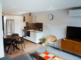 New townhouse, 300m 4 minute walk Te Kaha One New Zealand Stadium, car park, 2 bed 2 bath, chalupa v Christchurchu