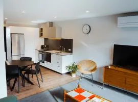 New townhouse, heart of city centre, 2 bed 2 bath, car park