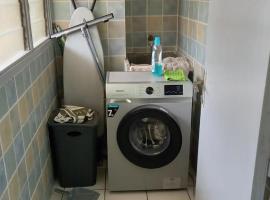 Superbe Résidence meublée avec parking gratuit, hotel en Abiyán