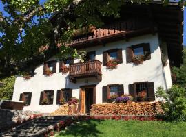 B&B Rossodisera, hotel v destinaci Domegge di Cadore