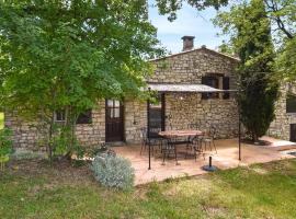 Lovely Home In Caseneuve With Private Swimming Pool, Can Be Inside Or Outside, hotel em Caseneuve