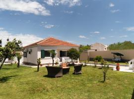 Dimitras Home, hotel in Lefkímmi