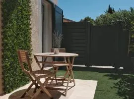 Studio rénové avec belle terrasse