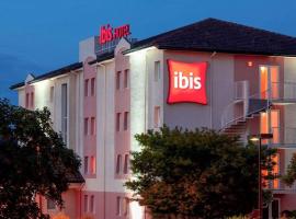 ibis Pau Lescar โรงแรมใกล้สนามบินโปปีเรเนส์ - PUFในเลสคาร์
