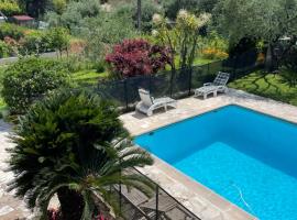 카로스에 위치한 홀리데이 홈 Bas de villa avec accès piscine près de Nice Cannes Monaco