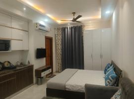 North Eye Studio, hotel em Noida