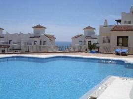 Spacious 6-bed Apartment in Marina de la Alcaidesa, hotel Alcaidesában