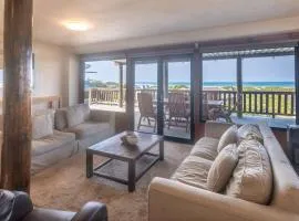Upmarket Sea View Apartment