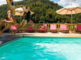 Villa Aimée Luxury Apartments with Heated Pool, hotel v destinaci Vals-les-Bains