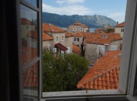Rooms Dana Old Town Budva, hotel in Budva