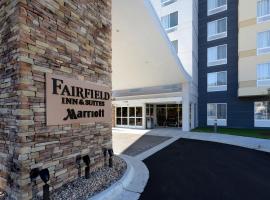 Fairfield Inn & Suites by Marriott Raleigh Capital Blvd./I-540, hotel cerca de Triangle Town Center, Raleigh