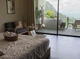 Layo Homestay, hotel v destinaci Ban Pha Mi