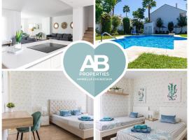 AB Properties - Chic House Marbella - 3 mm to Puerto Banús and Beach - Golden Mile - Direct access to Pool and Tropical Garden, курортный отель в городе Марбелья