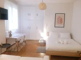 Beautiful Downtown Studio!