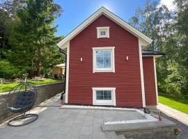 Charming apartment in a red house in Stockholm, hotel v destinaci Stockholm