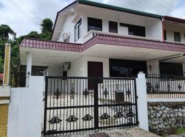Home in Westwood Kuching, biệt thự ở Kuching