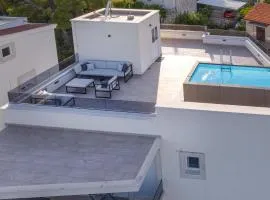 Lovely Apartment In Okrug Gornji