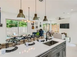 7 BDRM Compound Near DT Austin With Brand New Pool