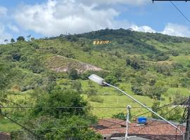 Casa confortável com 3 quartos, hotel em Bonito