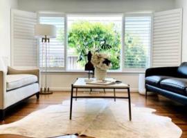 Wow! Great Location! Best 4 BR 3 BA House for Family Reunion Wedding Work Group, ξενοδοχείο σε Σαν Χοσέ