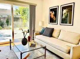 10 mins to SJC Fastest 2 Gigabit WiFI Open Floor BBQ Grill Fireplace Fenced Yard Pet Friendly