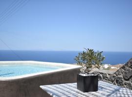 Panthea Suite Santorini - Private pool, hotel in Vourvoulos