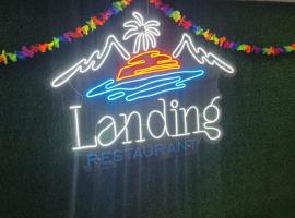 The Landing Hotel And Restaurant, hotelli kohteessa Moyogalpa