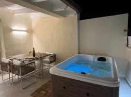 Luxury House & Spa in Baia Turchese vasca idromassaggio riscaldata con cromoterapia