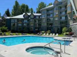Cascade Lodge suite WIFI 2 hot tubs pool gym sauna ski & bike valet service