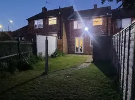 3 Bed House Sleeps 5 - Parking Garden Pets