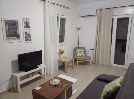 Comfy and Izzy apartment, hotel in zona Spiaggia di Potami, Karlovasi