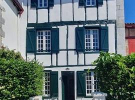 Appartement avec jardin, hotel a Larressore