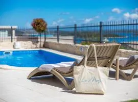Luxury apartment La Mer with private pool and garden