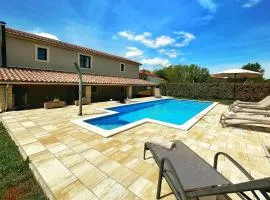 Three-Bedroom Holiday Home In Katun