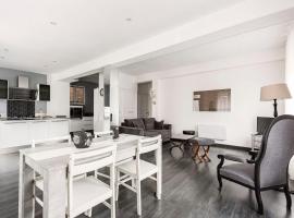 MAISON CENTRE VILLE + GARAGE, hotel ad Argelès-Gazost